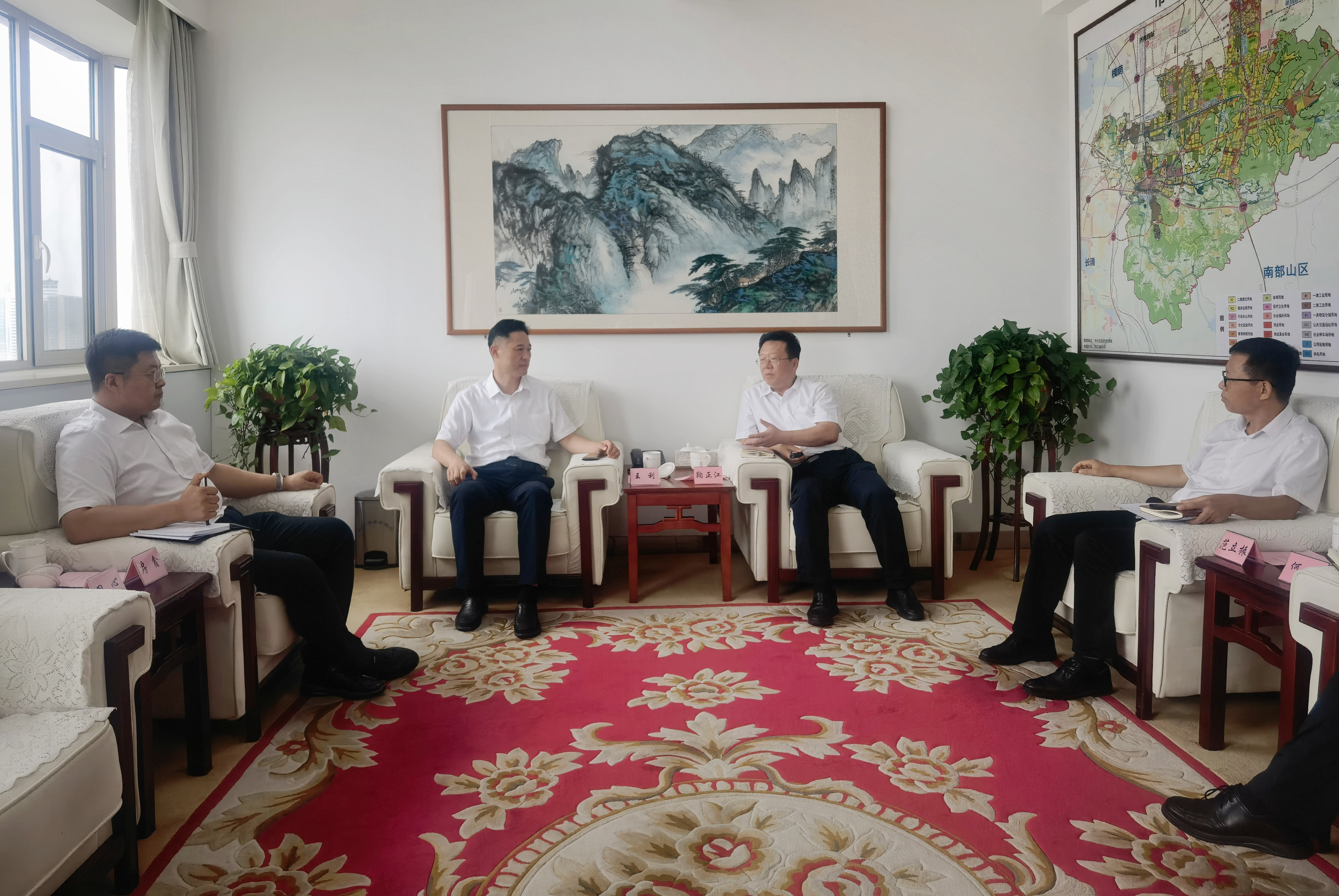 山東環(huán)保集團(tuán)赴濟(jì)南市中區(qū)開(kāi)展座談交流